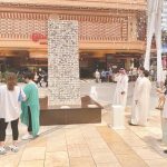 مجسمات تضم أسماء وصور شهداء الكويت في المجمعات التجارية